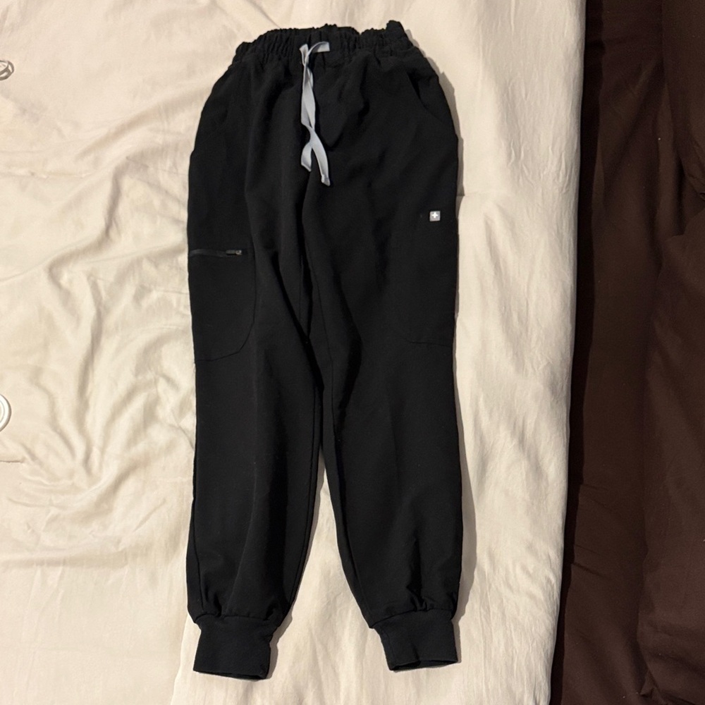 Figs Black scrubs